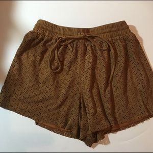 SOFT BROWN SHORTS !